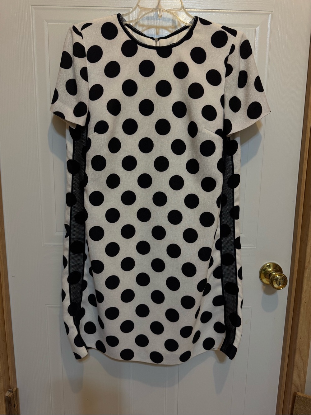 Tahari Sz 6 White W/Black Polka Dot Shift Dress VGUC 😊😊